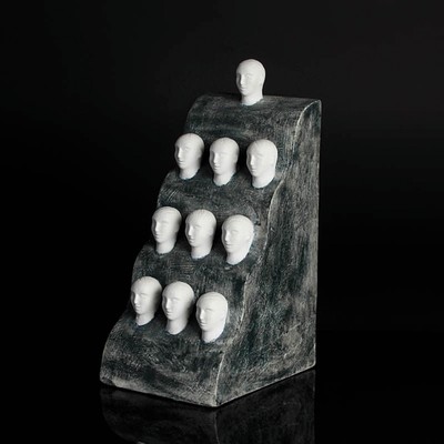Sarka Radova, geb. 1949, 10 Köpfe, Biskuitporzellan partiell grau gefaßt, signiert, H. ca. 26cm