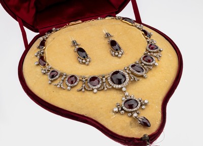 Prunkvolle 14 kt Gold und Silber Diamant- Farbstein-Parure, um 1860, GG 585/000 und Silber gepr., hochfeine Verarbeitung, best. aus: Collier, ...