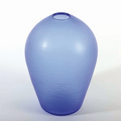 Vase, Murano Italien, 1980er Jahre, blaues dünnwandiges Glas in batuto Technik geschliffen, ovoide Form, H. ca. 23cm