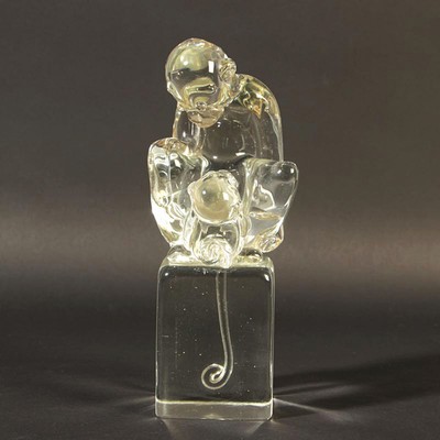 Glasskulptur von Ermanno Nason, für Cenedese Murano, 1963-1972, Affe mit Affenbaby, farbloses Glas mundgeblasen, H. ca. 19cm