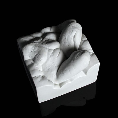 Porzellanfigur aus der Goebel-Galerie, Sesselllandschaft von Christina Baumgärtel, limit. Auflage 18/30, signiert und nummeriert, ca. 12x15x14cm