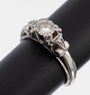 14 kt Gold Diamant-Ring, WG 585/000, 1 Brillant und 2 8/8-Diamanten zus. ca. 0.50 ct l.get.Weiß/si, RW 54, ca. 5.1 g