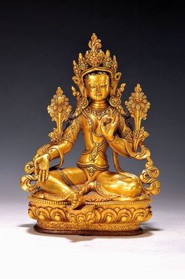 Grüne Tara, wohl Tibet, 2. Hälfte 20. Jh., die gekrönte Tara sitzt auf einem Lotusthron, mit buntem Steinbesatz, wohl Türkisen besetzt, H. ca. 21 ...