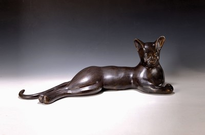 Große Bronzeskulptur, nach Pierre Chenet, 20/21. Jh., Bronze, unsigniert, L. ca. 76 cm, Gebrauchsspuren, ca. 6.6 kg