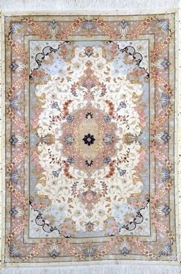 Täbriz fein(50 Raj), Persien, Mitte 20.Jhd,Korkwolle mit Seide, ca. 148 x 103 cm, Reinigungsbedürftig, EHZ: 2
