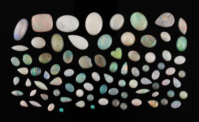 Lot lose Opale, zus. ca. 75 ct, Cabochons in versch. Größen, Formen und Farbintensitäten, Ausfassware