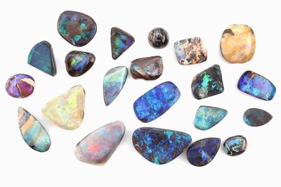 Lot lose Boulderopale, zus. ca. 92 ct, versch.Größen, Formen und Farbintensitäten, Ausfassware