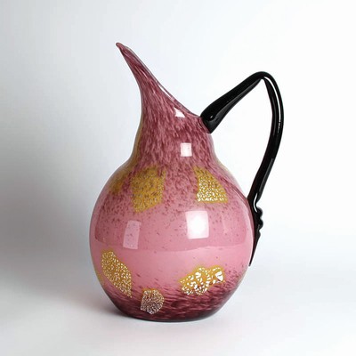 Glasskanne, Delatte, Nancy, farbloses Glas, rosafarben getönt, Silberfolieneinschmelzungen schwarzer Henkel, H. 40 cm
