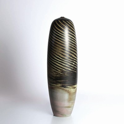 Studiokeramik-Vase, Renee Mangeat-Duc (geb. 1947), Tannay, Frankreich, sandfarbener Scherben, Keulenform, Glasur in schwarz und violett, mit orig. ...