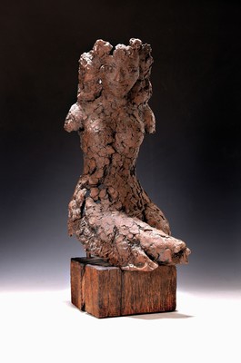 Klaus-Jürgen Luckey, 1934-2001 Hamburg, Keramik-Skulptur, weiblicher Akt, nonfinite Oberfläche, auf Holzsockel, mit Künstlerplakette, H. ges. 47 cm