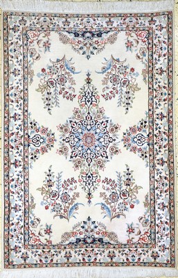 Nain fein(6 La), Persien, Ende 20.Jhd, Korkwolle mit Seide, ca. 144 x 100 cm, leicht verfärbt, EHZ: 2