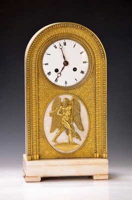 Pendule, Frankreich, Mitte 19.Jh., Alabastergehäuse, Rundbogenform, Front mit verzierter Bronze in Form von Perlleistendekor, Blattfries usw., ovale ...
