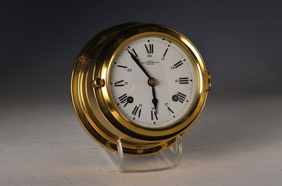 Schiffsuhr, Wempe, 1970/80er-Jahre, Messinggehäuse, verglaster Frontdeckel, Glasenschlag auf Glocke, Metallzifferblatt mitRegelung ...