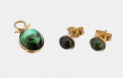 14 kt Gold Turmalin-Set, GG 585/000, best. aus: 1 Anhänger, ovaler Turmalin-Cabochon ca. 3.0 ct, und 1 Paar Ohrstecker mit 2 runden ...
