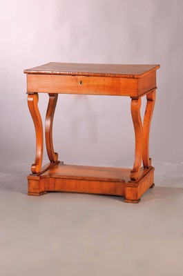 Beistelltisch, Biedermeier, um 1830, Kirschbaumfurnier, aufklappbarer Deckel, Innen mit Unterteilung, ca. 75 x 70 x 42 cm EZ 2