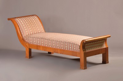 Recamière, süddeutsch, um 1830, Biedermeier,Kirschbaum massiv und furniert, alte Restaurierungen, Polsterung und Bezug erneuert, Gebr.-spuren, H. ...