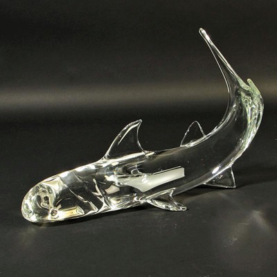 Glasskulptur Hai, Ermanno Nason für Cenedese, Murano, farbloses Glas, Hai mit erhobener Schwanzflosse, unsigniert, schwere Qualität, 28x40x15 cm
