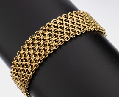 8 kt Gold Armband, GG 333/000, ineinander verschlungene Ösen, B. ca. 1.6 cm, L. ca. 19 cm, Kastenschloss mit 2 Sicherheitsachten, ca.39.2 g