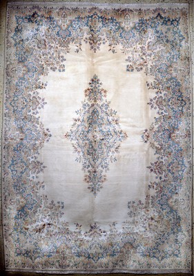 Kerman, Persien, Ende 20.Jhd, Wolle auf Baumwolle, ca. 373 x 263 cm, EHZ: 2