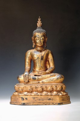 Großer Shakyamuni-Buddha, Thailand, wohl 18. Jahrhundert oder früher, Bronze vergoldet, doppelter Lotussockel, Geste der Erdberührung, Haare ...