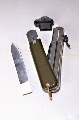 Fallschirmjäger-Kapp- bzw. Fallmesser der Bundeswehr, 1960er-Jahre, WMF-Klinge, bez. "WMF 72", Klingenlänge 10 cm, Gesamtlänge mit ...
