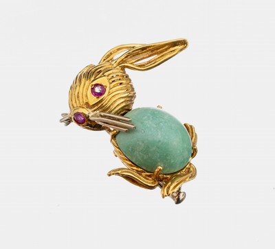 18 kt Gold Brosche "Hase", GG 750/000, ital. Atelierarbeit, feine Verarbeitung, Körper vermutl. aus Amazonit-Cabochon, Auge und Nase mit ...