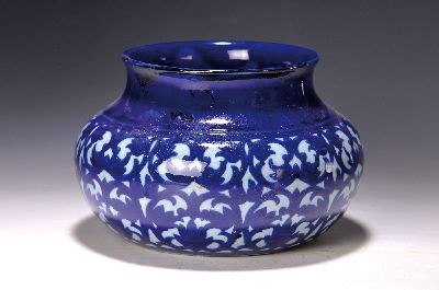 Balustervase, Steingutfabrik Velten-Vordamm, um 1920/30, Fayence, schablonierter blauer Ornamentdekor auf weißem Grund, Bodenmarke Vordamm M/2, H. ...
