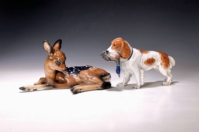 Zwei Porzellanfiguren, Rosenthal, nach 1952, Ente apportierender Jagdhund, Entwurf Fritz Heidenreich, ca. 14 x 22 cm und liegendes Reh, Entwurf ...