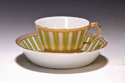 Tasse mit Untertasse, Meissen, klassizistisch , Marcolinizeit, um 1810, Porzellan, grüner Streifendekor, Goldstaffage, altersbed. berieben, H. ca. 5 ...