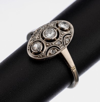 Art Deco Platin Diamant-Ring, um 1925/30, Platin gepr., 3 Altschliffdiamanten und 6 Diamantrosen zus. ca. 0.25 ct Weiß/pi, RW 50