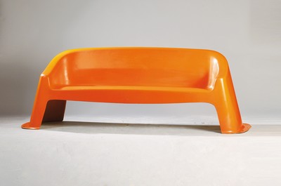 Sitzbank, Keraplay, Keramchemie, 1960er-Jahre , Glasfaser verstärkter Kunststoff, orangefarben, 76x220x70 cm, mit orig. Etikett,Seriennr. 16497, ...