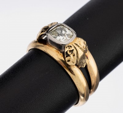 14 kt Gold Diamant-Ring, GG 585/000, Ringkopf um 1900, Altschliffdiamant in Silber gefasst ca. 0.55 ct Weiß/p (l. besch.), seitl.2 aufgelegte ...