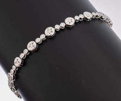 Platin-Brillant-Armband, Platin 950/000, 51 Brillanten zus. ca. 1.02 ct feines Weiß- Weiß/vs-si, ca. 14.5 g, L. ca. 19.5 cm, Kastenschloss mit 2 ...