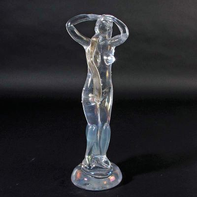 Glasskulptur Frau mit Amphore, Alfredo Barbini, Murano, 1950/60er Jahre, farbloses Glas, lüstriert, am Boden signiert, H. ca.40cm