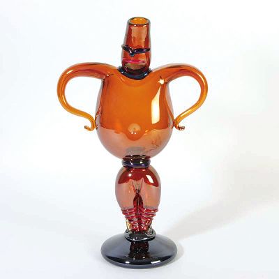 Skurrile Glasskulptur, Murano, Italien, 1960/70er-Jahre, orangefarbenes Glas mit farbigen Aufschmelzungen, Mann mit in die Hüften gestemmten Armen, ...
