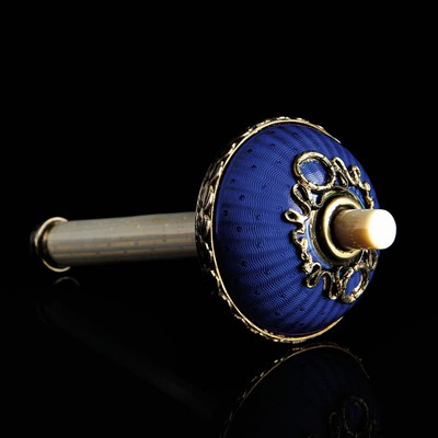Jugendstil-Tischklingel, Gustav Adam Scheid (1838-1921), Wien, Silbermontur gemarkt GAS,blau u. weiss emailliert guillochiert, L.ca. 10 cm
