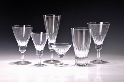 72-teiliges Gläserset, Josephinenhütte, 1960er Jahre, farbloses Kristallglas partiell facettiert, 12 Sektgläser, 12 Wassergläser, 12 ...