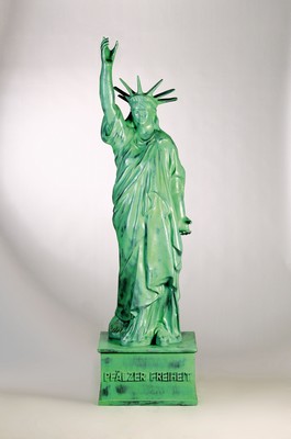 Große Skulptur "Pfälzer Freiheit", Neustadt, Fiberglas, nach Vorbild der Freiheitsstatue in New York, grün bemalt, Hände umfunktioniert ...