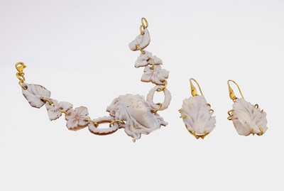 Ausgefallener Muschelkamee-Konvolut, Italien um 1930/40, 925er Silber verg., Armband, mittig erhabener Damenkopf, Blumen und Blätter, grav., L. ca. ...