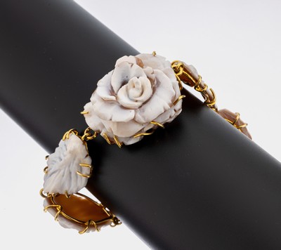 Ausgefallenes Muschelkamee-Armband, Italien um 1930/40, 925er Silber verg., Muschelkameen in Form einer Rose mit Rosenblätter, grav., L. ca. 20 cm, ...