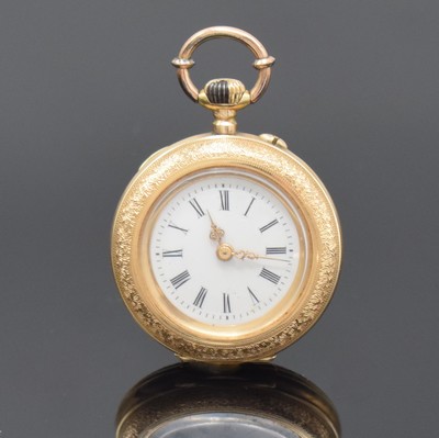 Email-Damentaschenuhr in RG 585/000, Schweiz um 1900, offenes, fein grav. Geh., auf Rückdeckel polychrom gemalte Email-Blumenranke um Monogr.-Schild ...