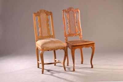 7 Barockstühle, 18.Jh., Nußbaum massiv, 4 Stühle mit gepolstertem Sitz und 3 Stühle mit geflochtenem Sitz, Rückenlehne bei allen Stühlen ...