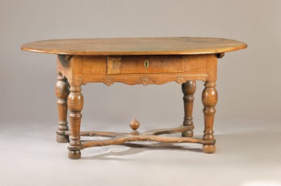 Barock-Tisch, dat. 1787, Nußbaum massiv, ovale Tischform, eine Schublade, Unterbau mit Vasensteg, ca. 75 x 162 x 91 cm, EZ 3