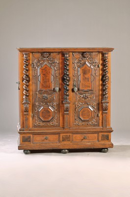 Halbschrank, Renaissancestil, um 1880, Fassadenschrank, aufwendige Front mit zwei Türen, reich gegliedert, Lisenen und Kassetten mit ...