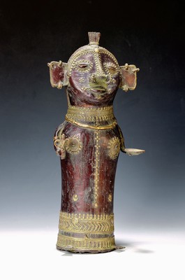 Bronzefigur, Westafrika, stehende Figur mit Attributen, H. ca. 41 cm