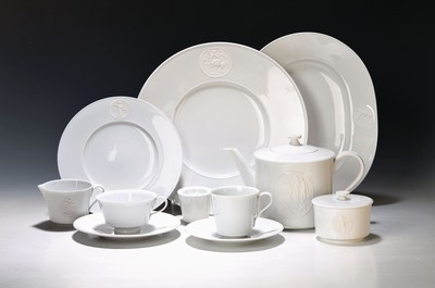 Kaffee- und Teeservice, KPM Berlin, Arkadia, Entwurf Siegmund Schütz/Trude Petri 1938, Ausformung 2.H.20. Jh., mit Medaillons mit Darstellungen aus ...