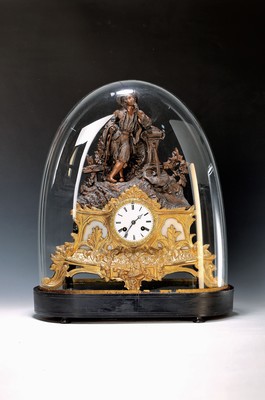 Pendule mit Glasdom, Ende 19.Jh., ovaler profilierter Holzsockel, Regulle Gehäuse mit alter Vergoldung, Alabastereinlagen, Rückseitig Metall/Füße ...