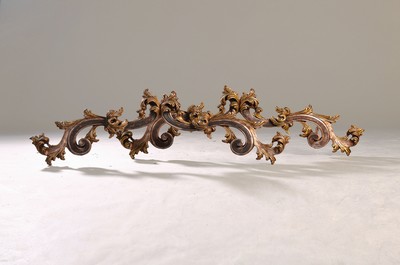 Paar Supra Porte, wohl Süddeutsch oder Südtirol, 2. Hälfte 20. Jh., Lindenholz geschnitzt, gefasst, l. Farbabblätterung, H. ca. 35 cm, B. ca. 130 ...