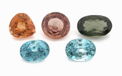 Lot 5 lose facett. Zirkone zus. 16.59 ct, 2 x Blau, oval, 1 x Grün, oval, 1 x Rose, rund, 1 x Orange, Tropfen