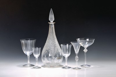 Set aus verschiedenen Gläsern und einer Karaffe, Lalique, Frankreich, 2.Hälfte 20.Jh. , farbloses Glas, Karaffe mit Farndekor, H. 37 cm; 1 ...